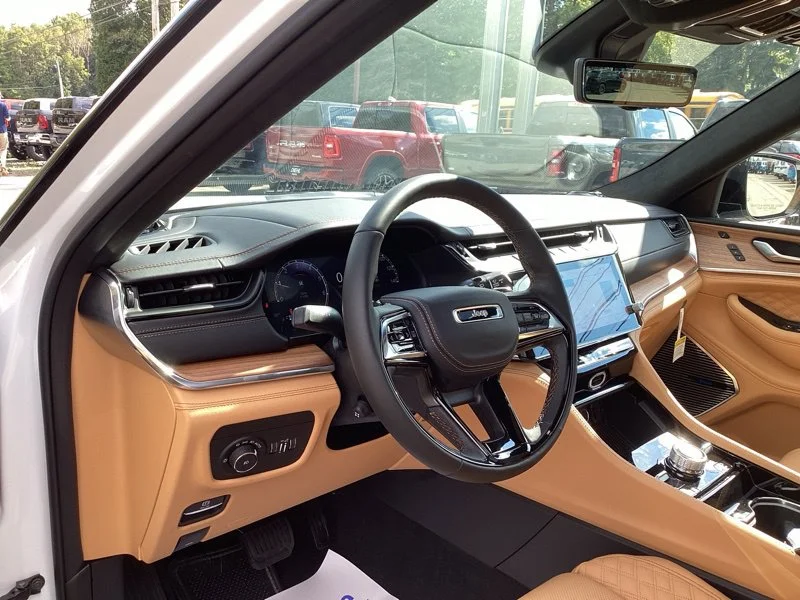 New 2027 Bright White Clearcoat Jeep Summit image 29