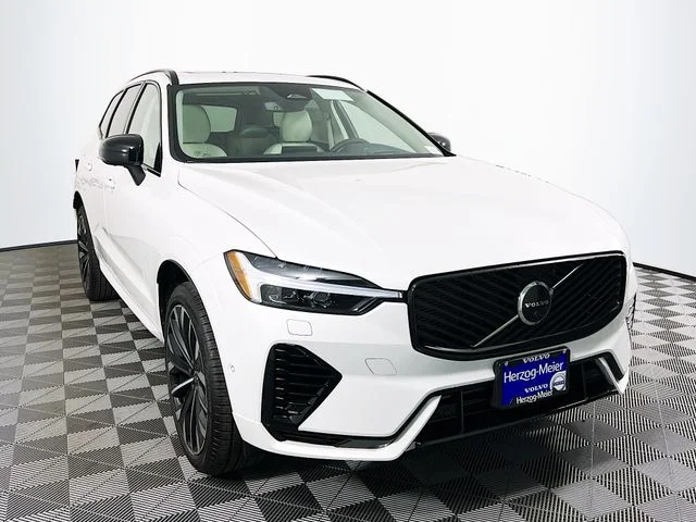New Crystal White Metallic 2026 Volvo XC60 Plug-In Hybrid Ultra