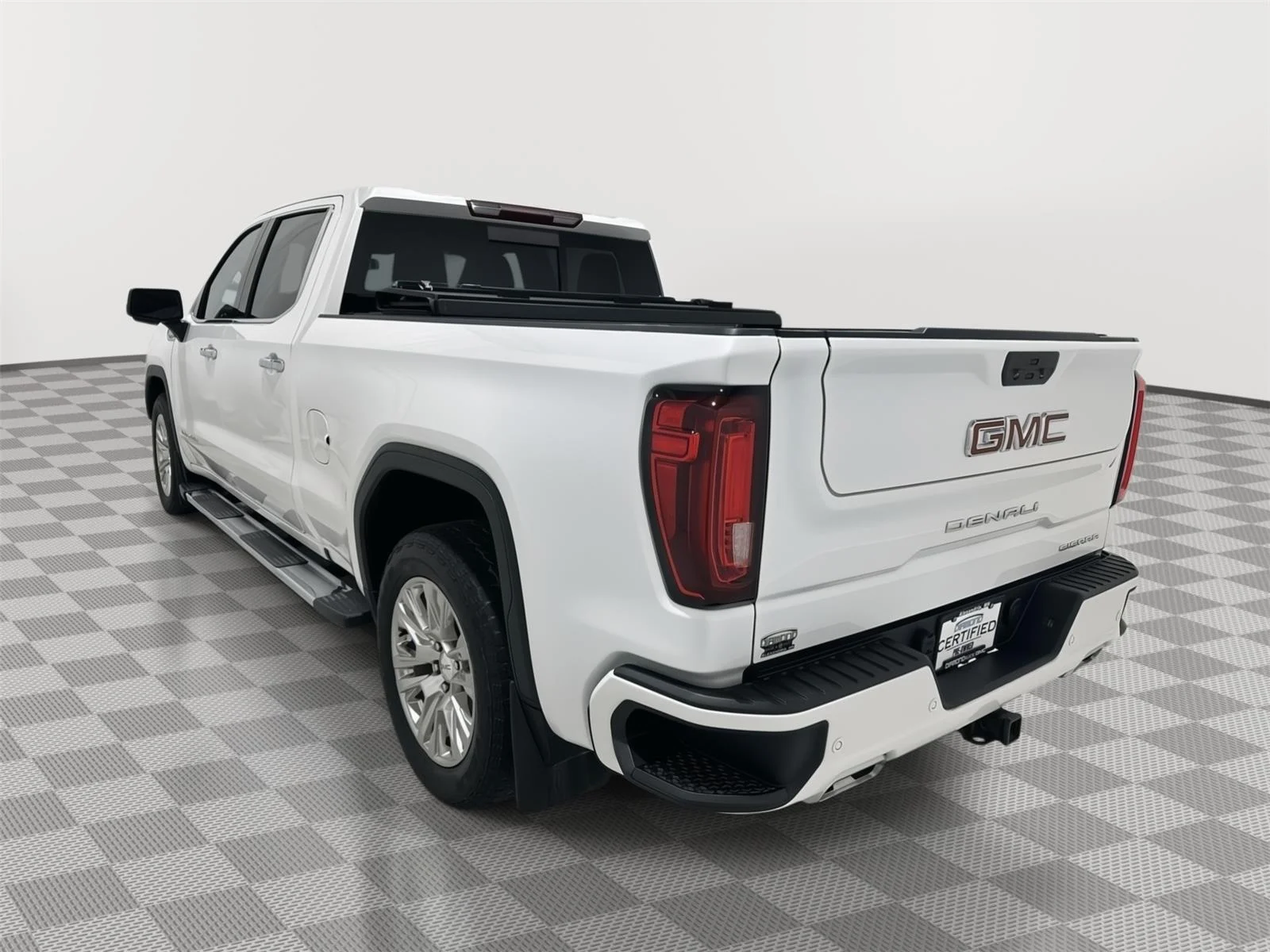 Used 2022 WHITE FROST TRICOAT GMC Denali image 3