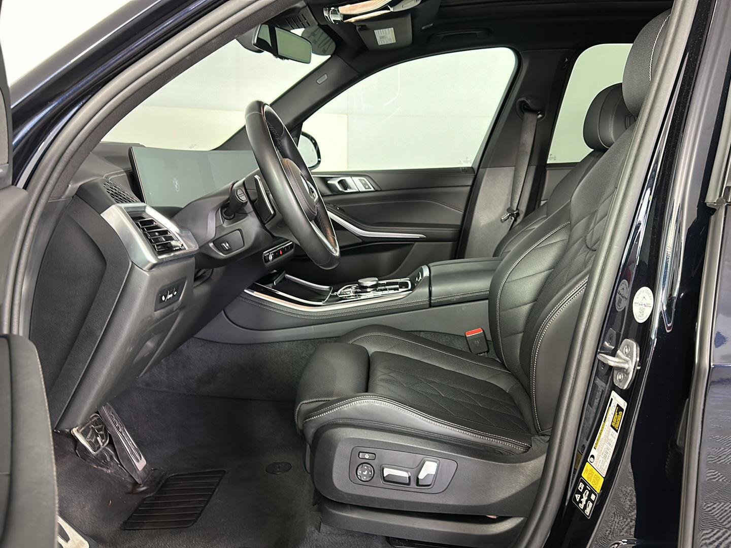 Certified Used 2024 Carbon Black Metallic BMW xDrive40i image 9