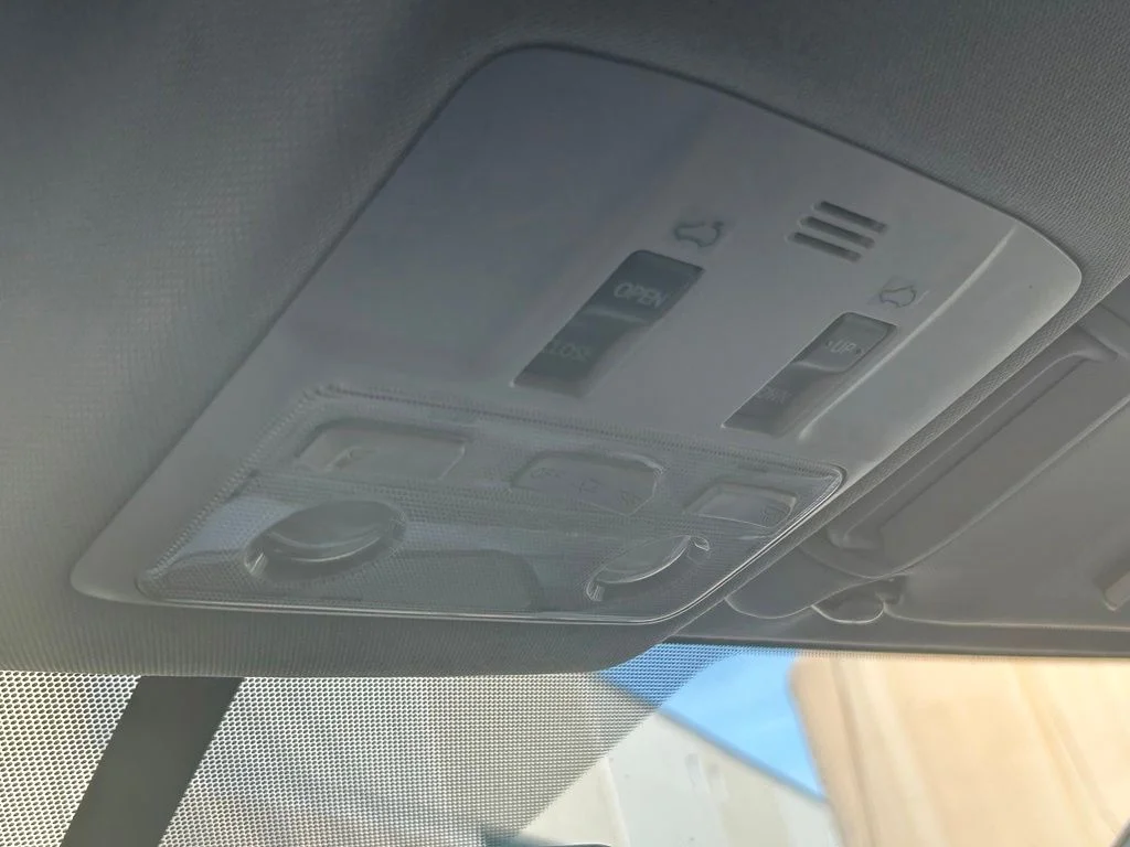 Used 2015 Silver Toyota XLE image 22