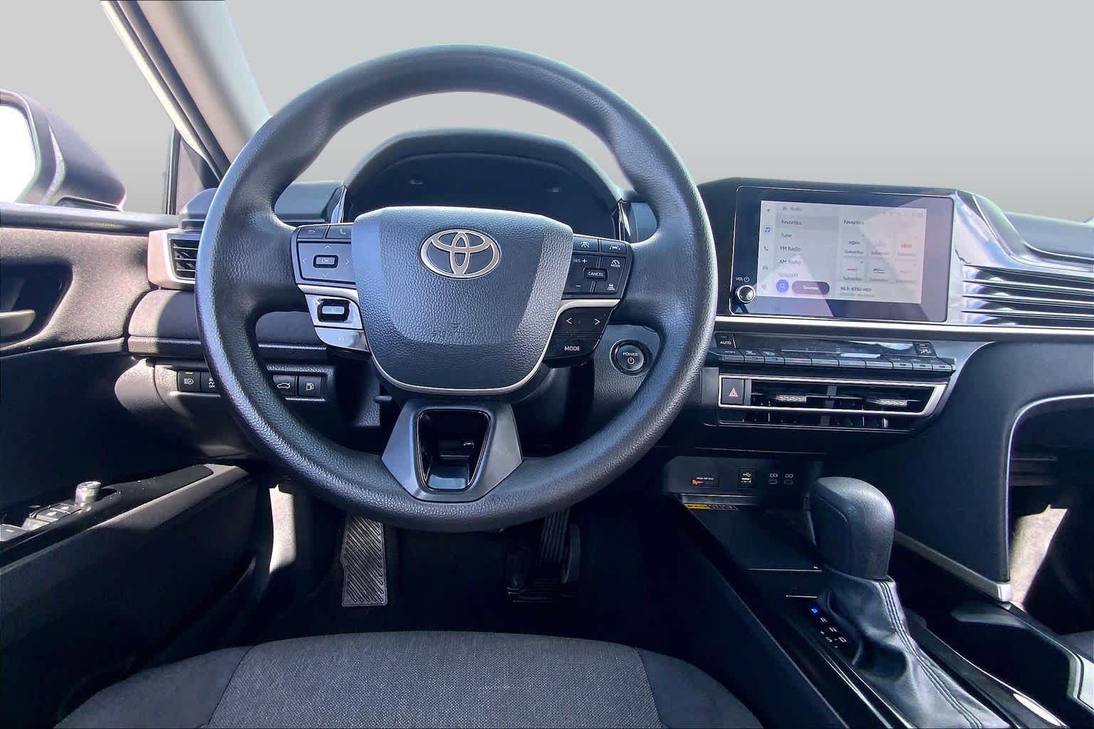 Used 2025 Ice Cap Toyota LE image 6