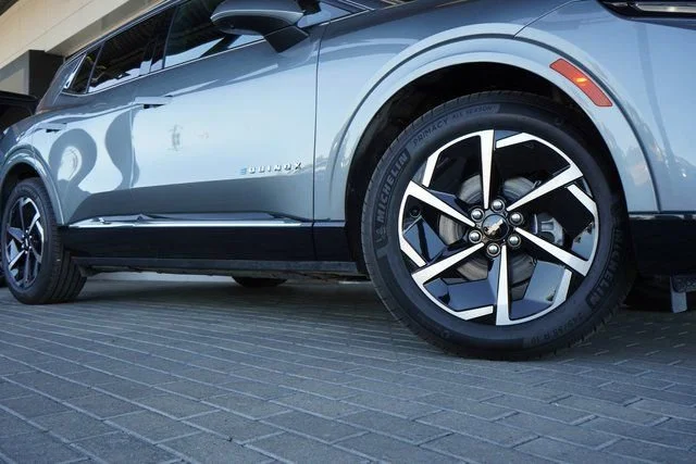 2025 Chevrolet Equinox EV LT - Photo 24
