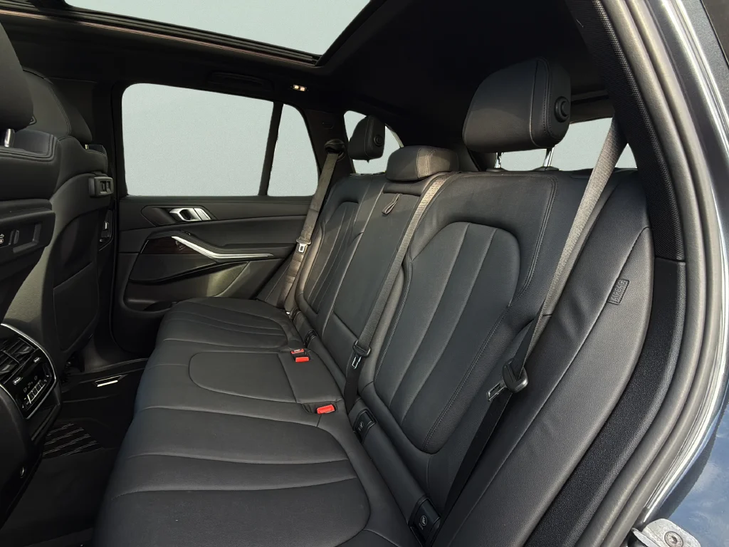 Used 2019 Arctic Gray Metallic BMW xDrive40i image 29