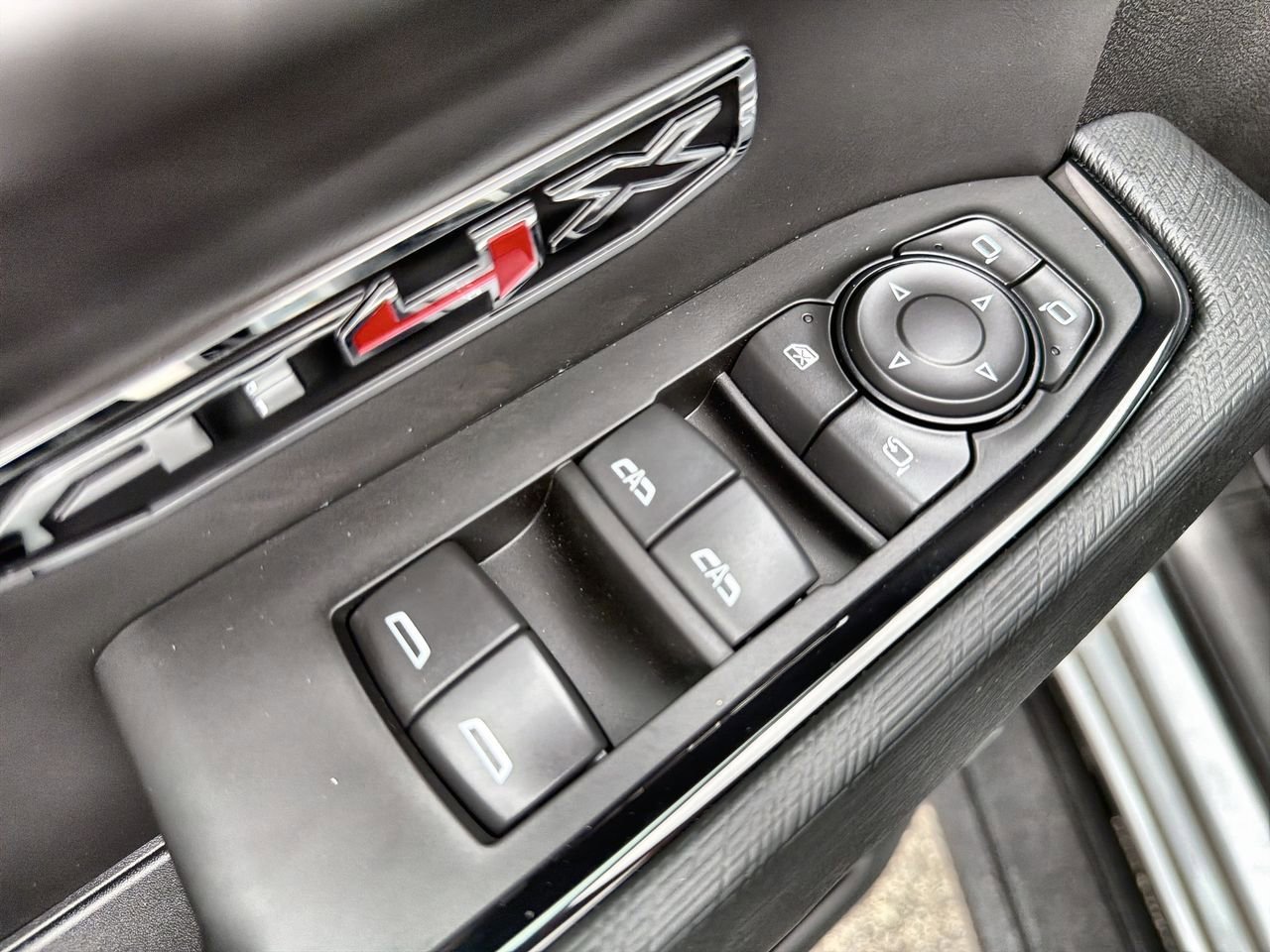 New 2026 Sterling Metallic GMC AT4X image 19