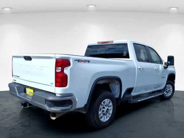 Used 2025 White Chevrolet LT image 8