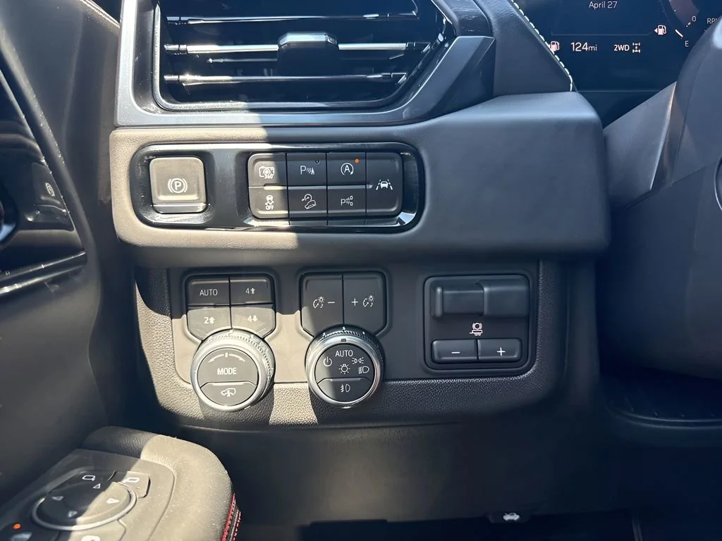 Used 2025 Onyx Black GMC AT4 Ultimate image 28