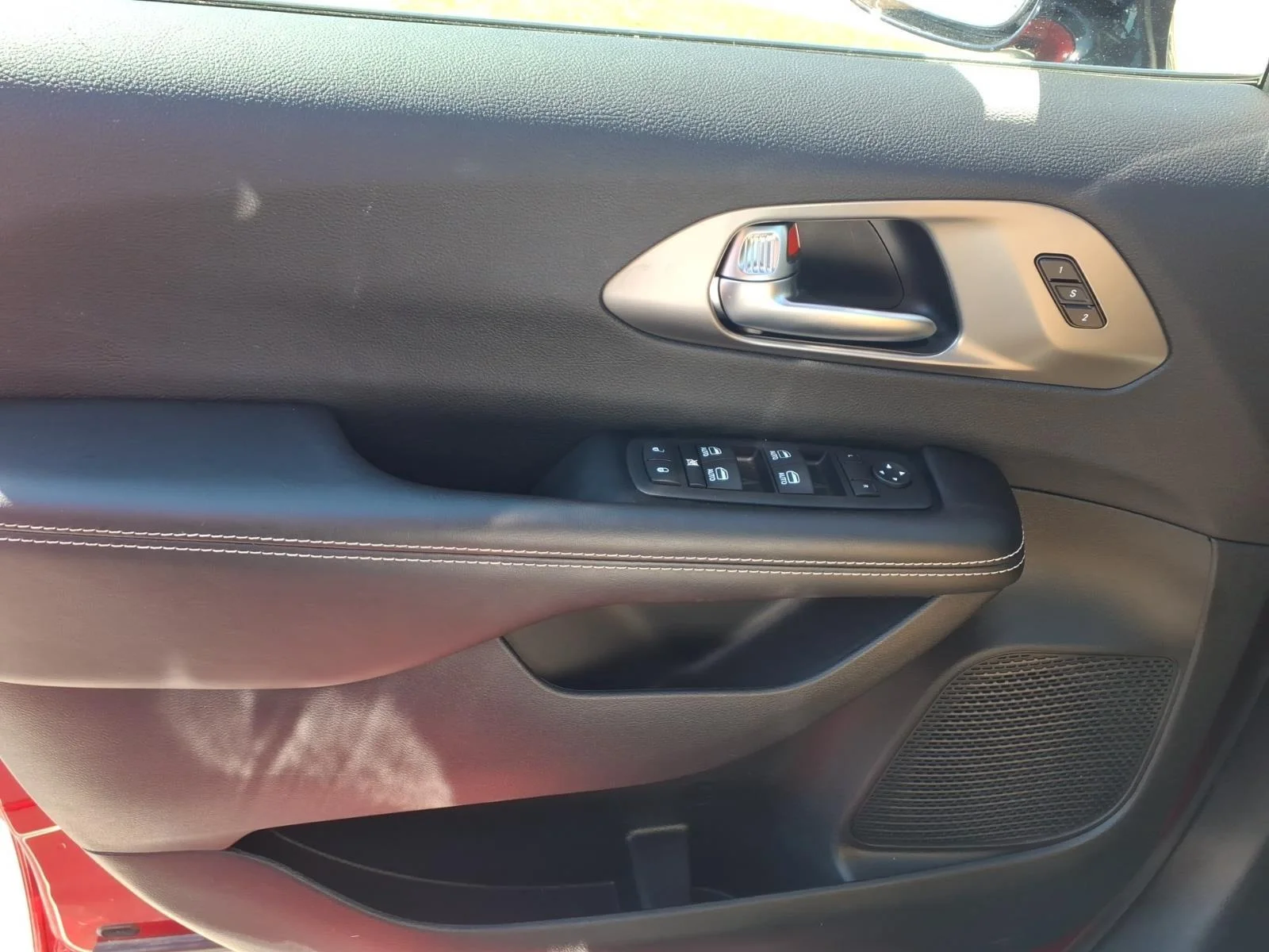 New 2026 Red Hot Pearl-Coat Exterior Paint Chrysler Select image 21