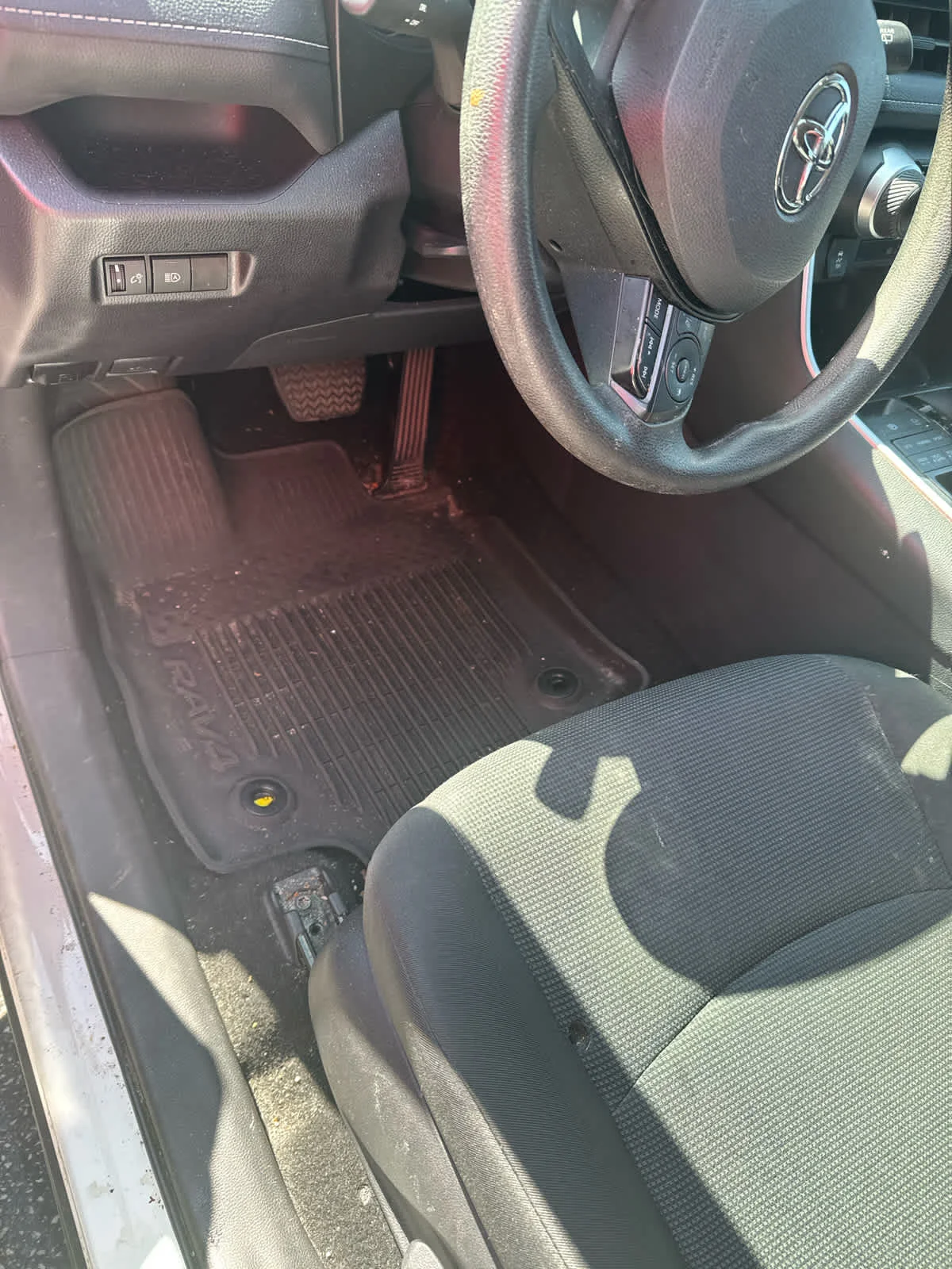 Used 2025 Ice Cap Toyota LE image 8
