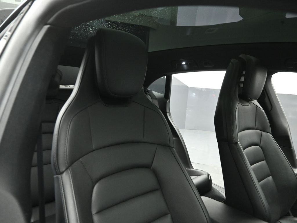 2024 PORSCHE TAYCAN - Image 30