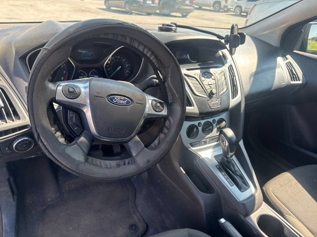 Used 2012 Grey Ford SE image 12