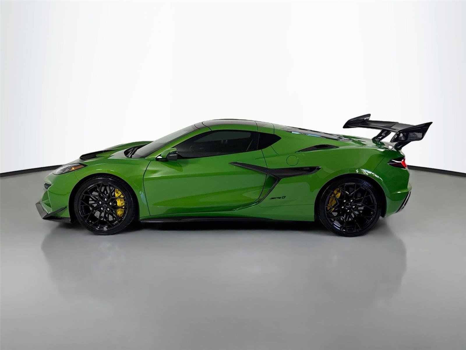 Used 2026 Roswell Green Metallic Chevrolet ZR1 | Carbon Fiber Aero Pkg | Front Lift | Carbon Flash Wheels image 65