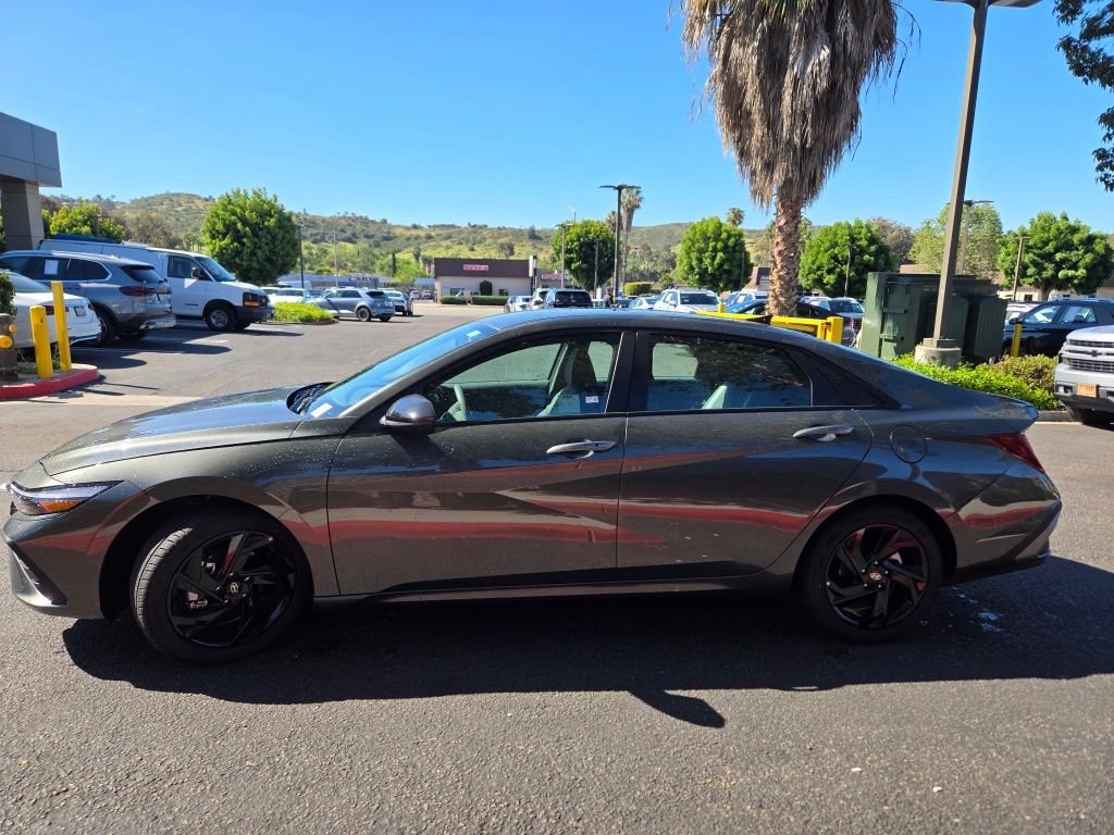 Used 2026 Gray Hyundai SEL Sport image 4