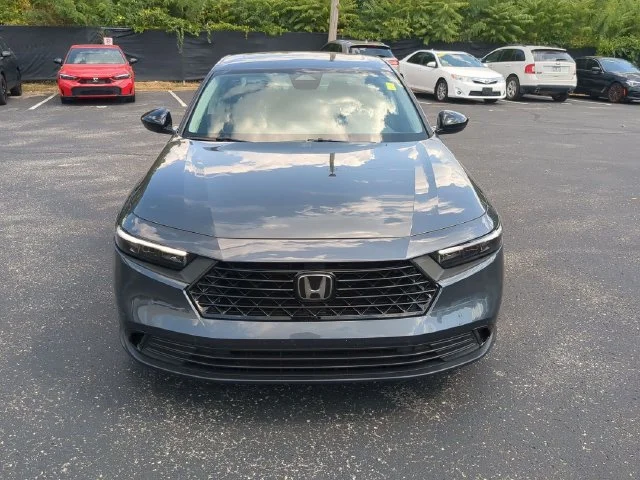 Used 2025  Honda SE image 4