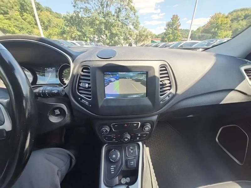 Used 2019 Black Jeep Latitude image 10