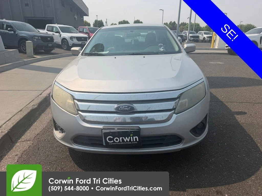 Used 2010 Brilliant Silver Metallic Ford SE image 16