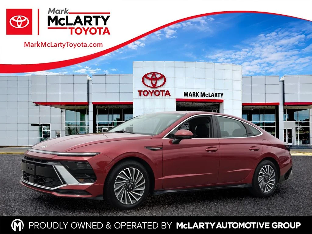 Used 2025 Red Hyundai SEL image 1