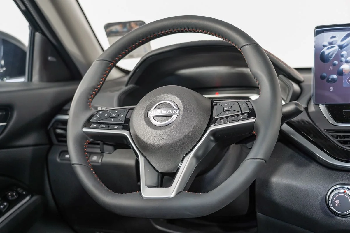 New 2026 Pearl White TriCoat / Super Black Two-tone Nissan SR image 18