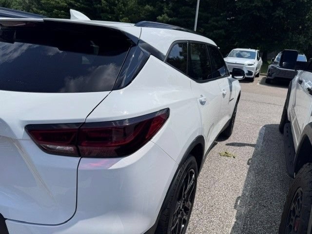 Used 2024 Summit White Chevrolet LT image 6