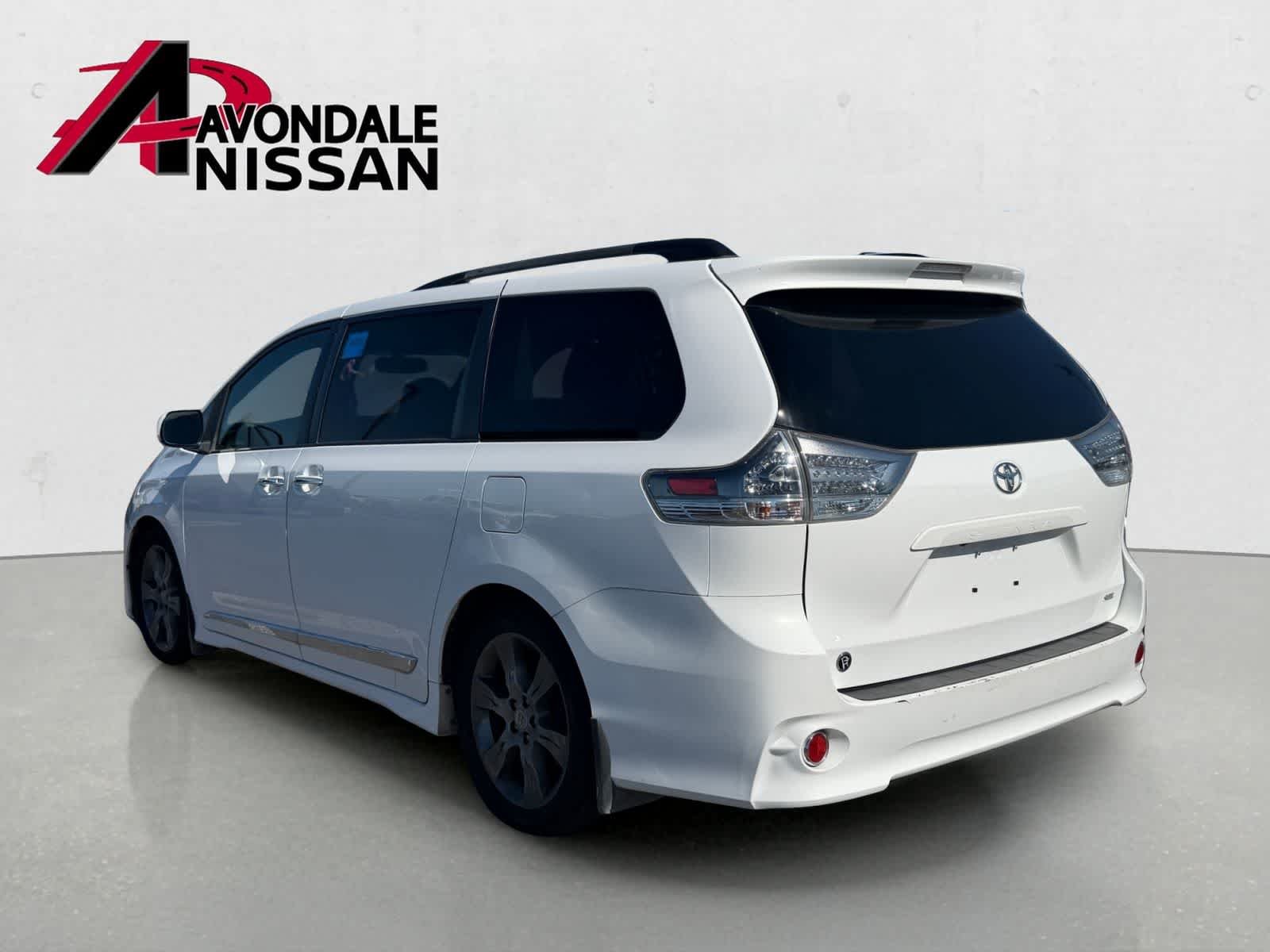 Used 2015 Super White Toyota SE Premium image 3