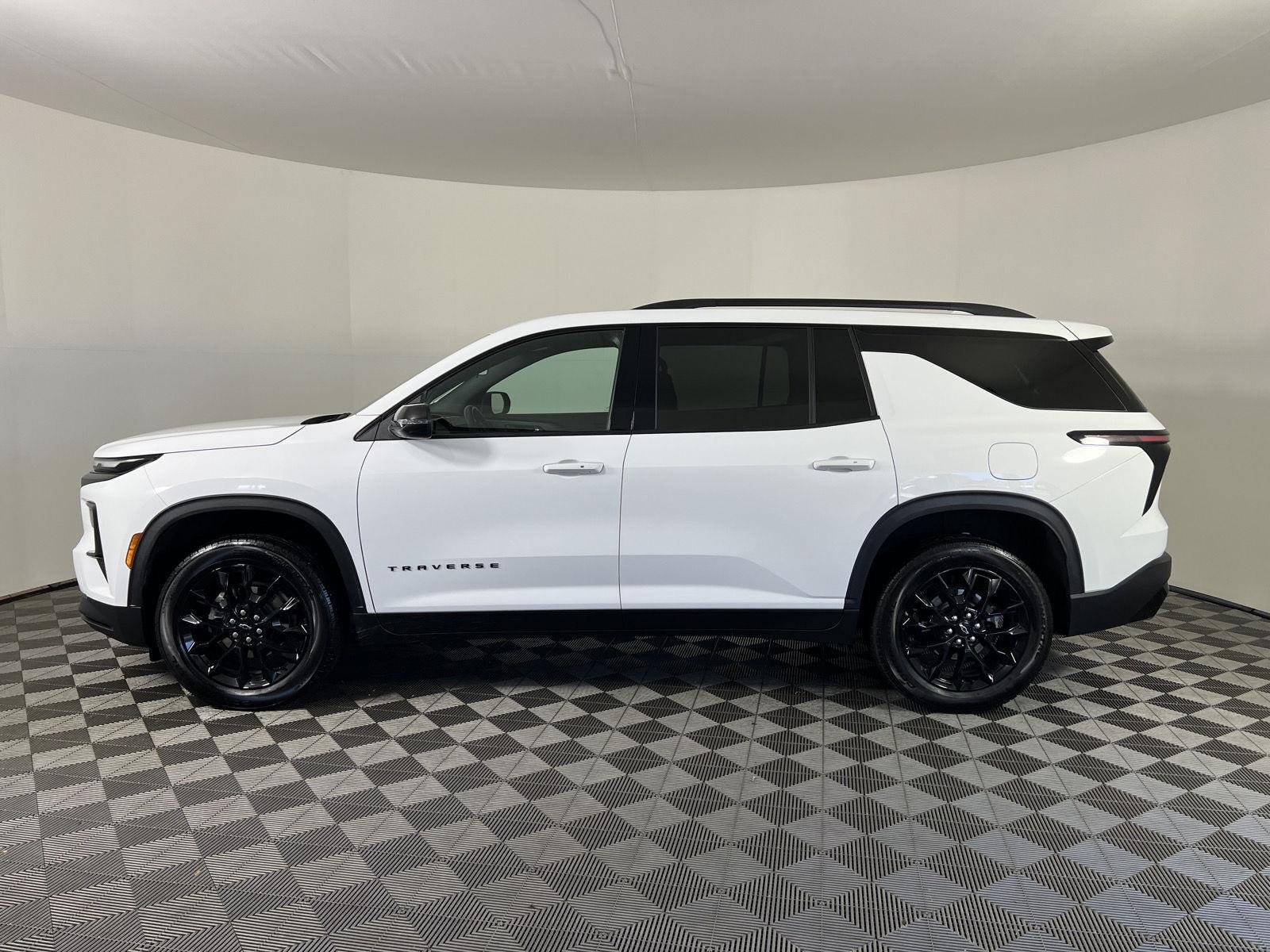 Used 2025 Summit White Chevrolet LT image 29