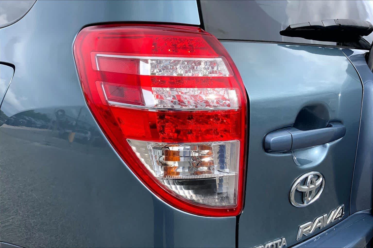 Used 2010 Pacific Blue Metallic Toyota  image 26