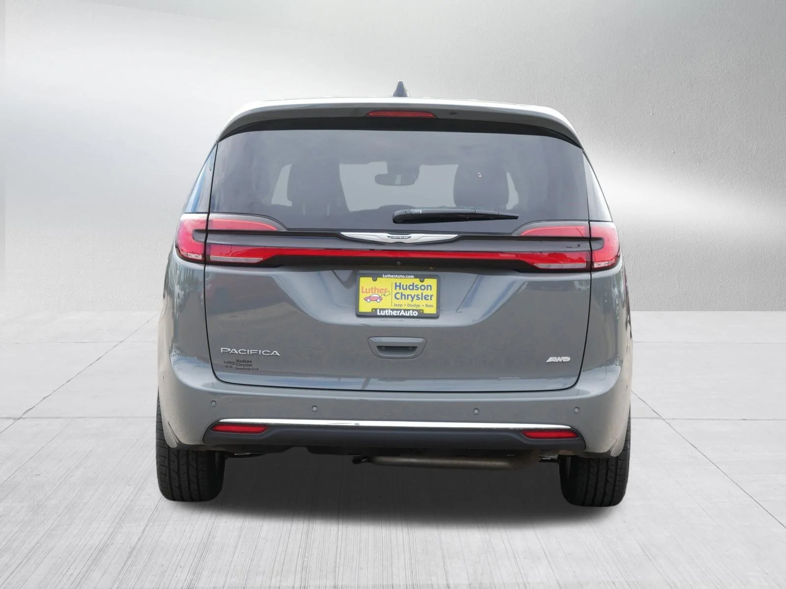 Used 2023 Ceramic Gray Clearcoat Chrysler Touring L image 6