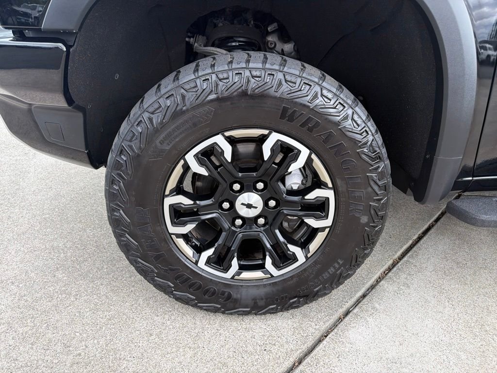 Used 2022 Black Chevrolet ZR2 image 33