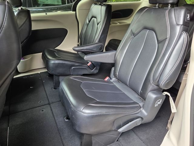 Used 2024 Black Chrysler Touring L image 4