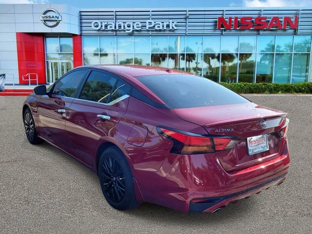 Used 2025 Red Nissan 2.5 SV image 3