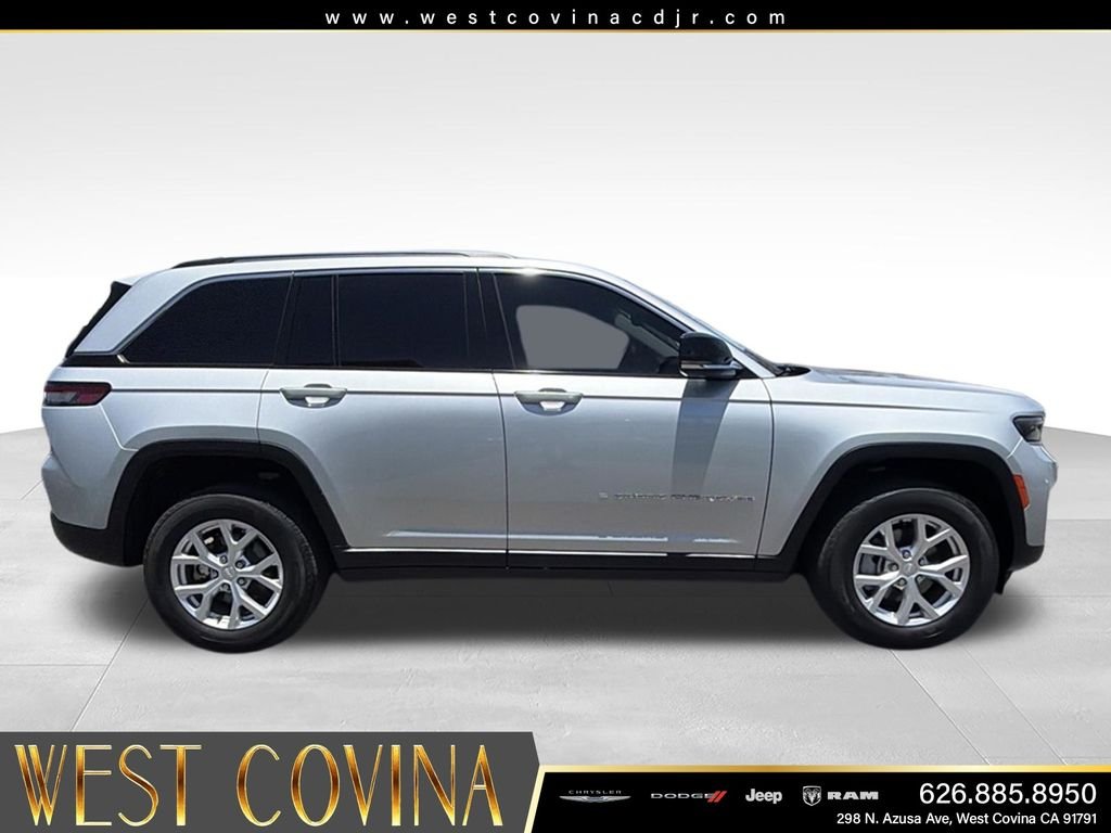 Used 2023 Silver Jeep Limited image 12