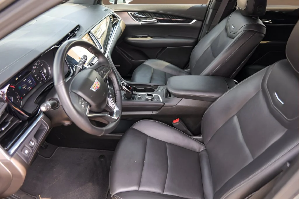 Used 2025 Silver Cadillac Premium Luxury image 9