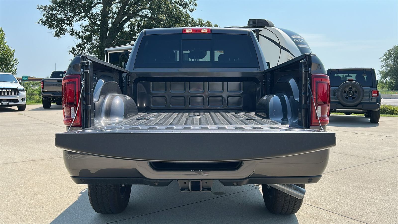 New 2026 Granite Crystal Metallic Clear-Coat Exterior Paint RAM Laramie image 17