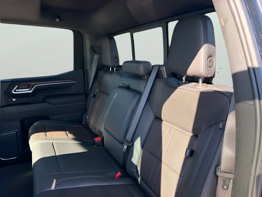 Used 2025 Black Chevrolet High Country image 33