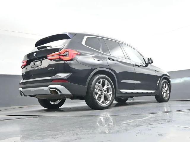 Used 2022 Black BMW xDrive30i image 32