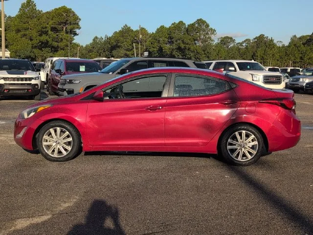 Used 2016 Red Hyundai SE image 2