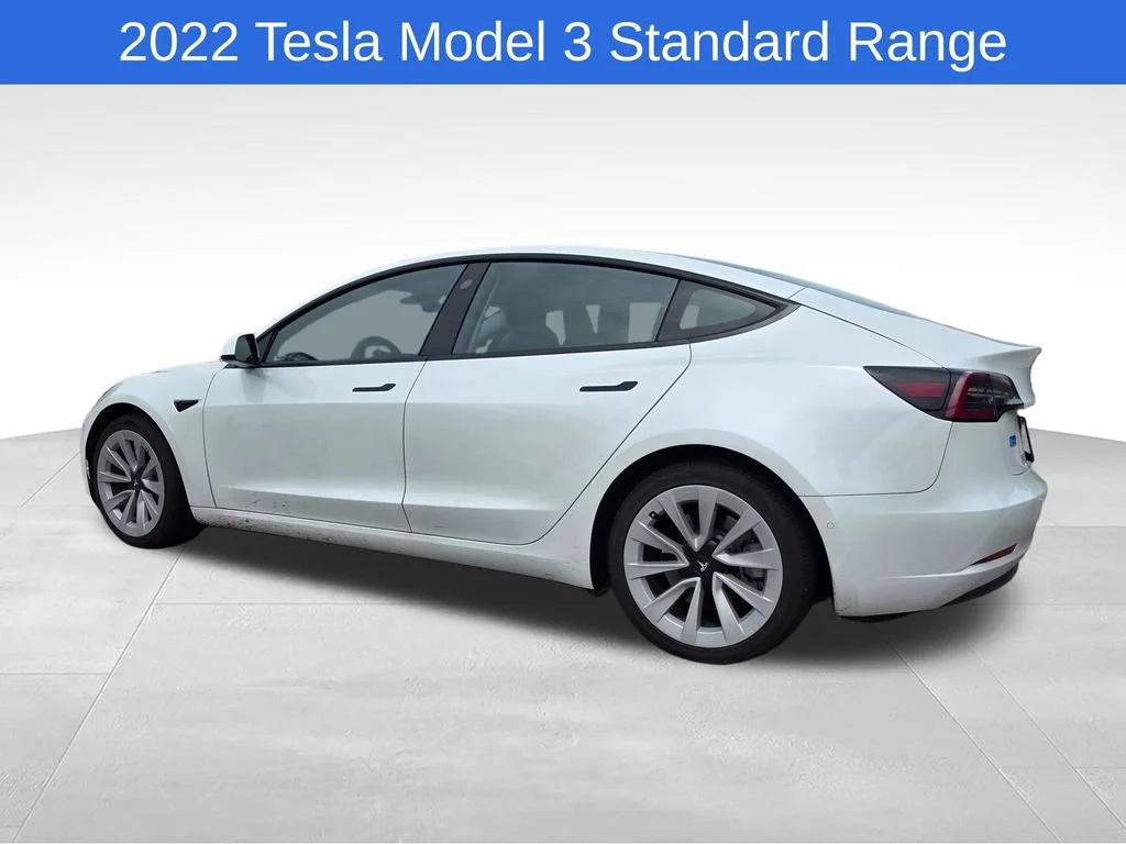 Used 2022  Tesla RWD image 5