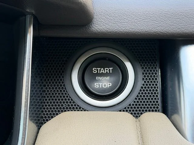 Used 2020 White Land Rover HSE image 29