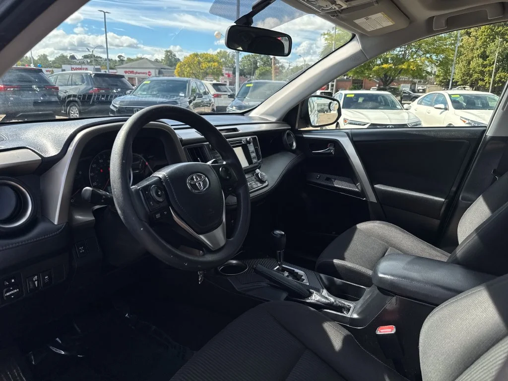Used 2015 Silver Toyota XLE image 14