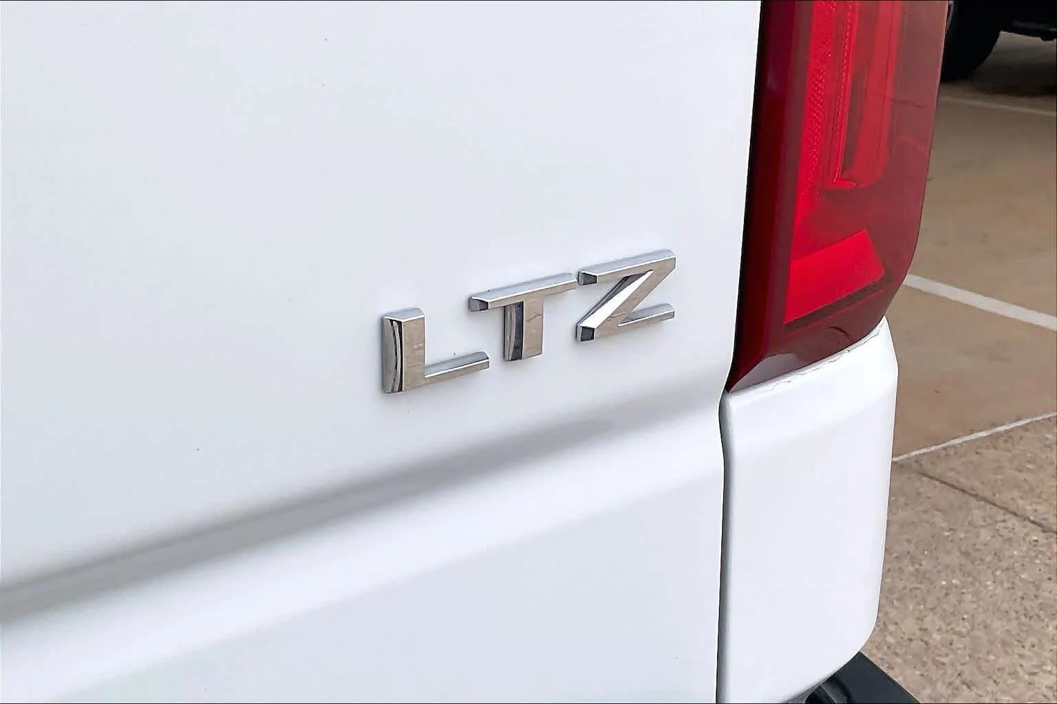 Used 2025 Summit White Chevrolet LTZ image 8