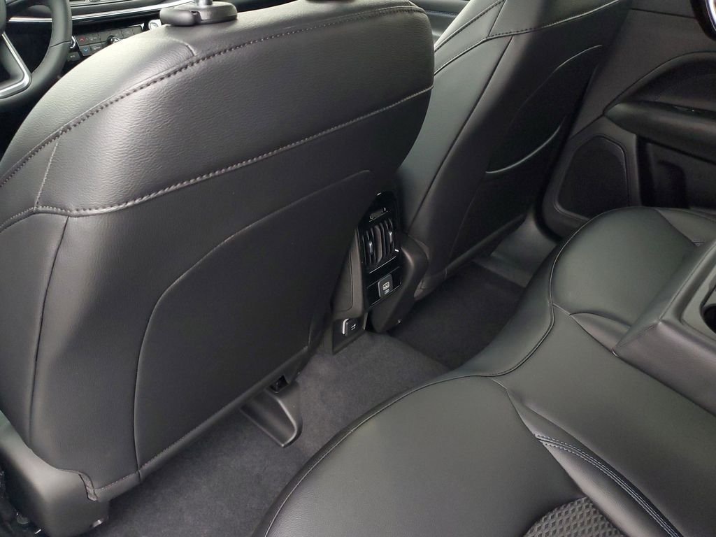 New 2026 Bright White Clearcoat Jeep Latitude image 7