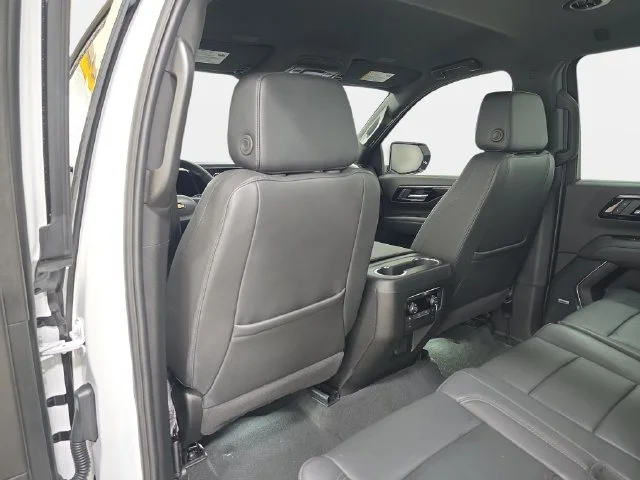 Used 2025 White Chevrolet LT image 12
