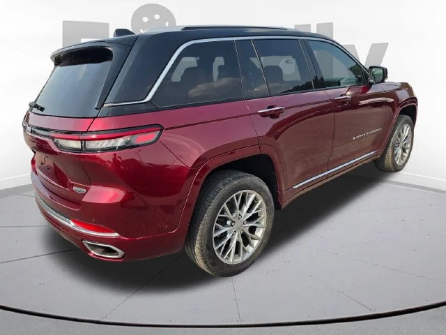 Used 2023 Red Jeep Summit image 5