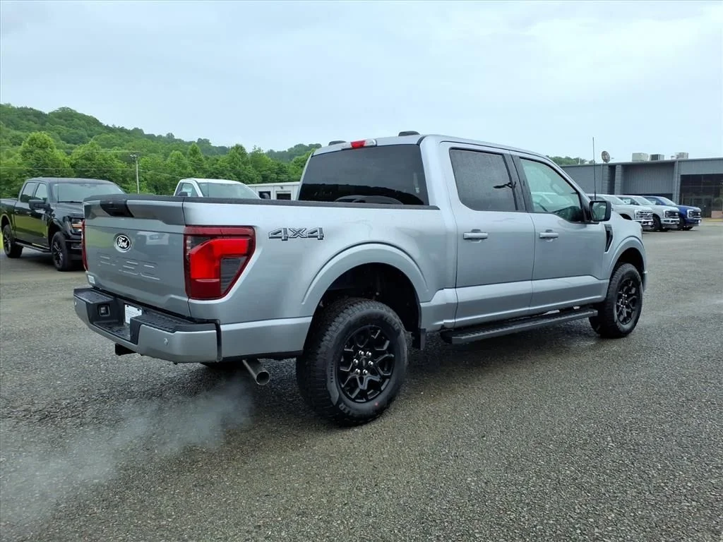New 2026 Silver Ford XLT image 5