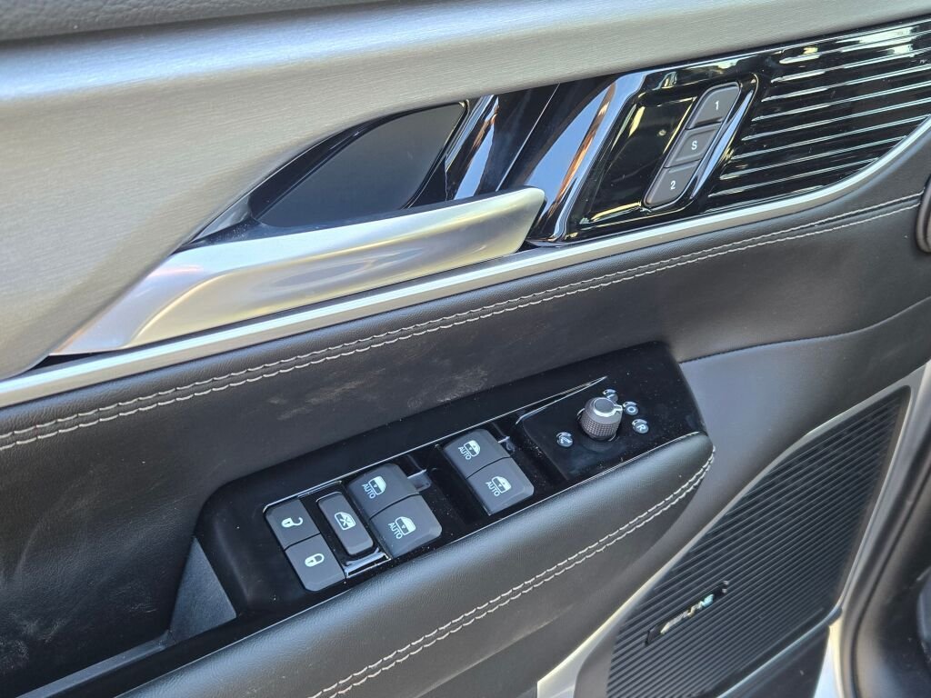 New 2026 Silver-Zynith Exterior Paint Jeep Limited Altitude image 23