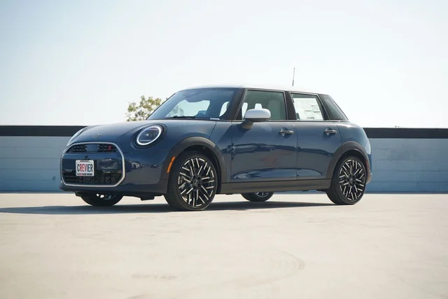 2026 MINI 4 Door Iconic