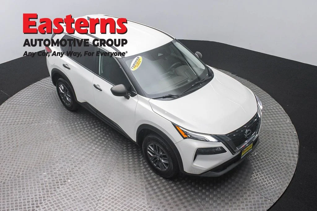 Used 2023 White Nissan S image 3