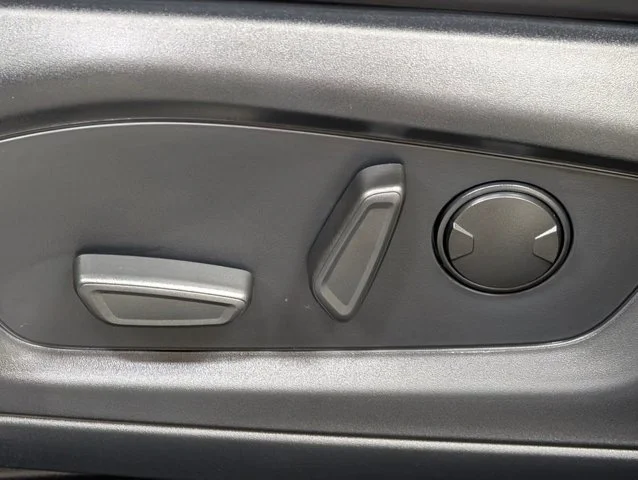 New 2026 Star White Metallic Tri-Coat Ford ST-Line image 42