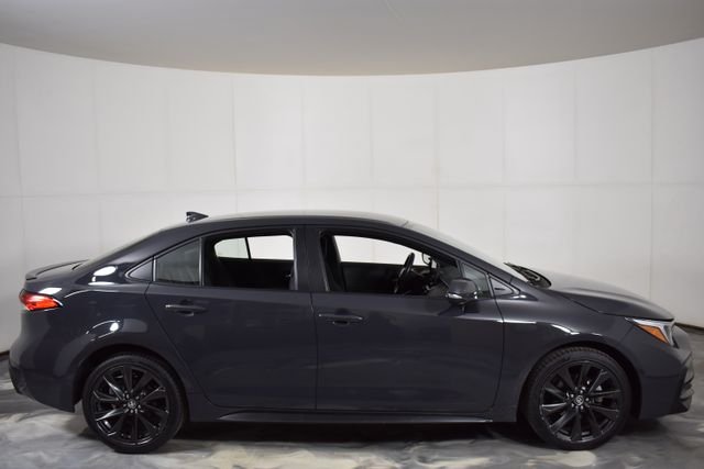 Used 2024  Toyota SE image 11