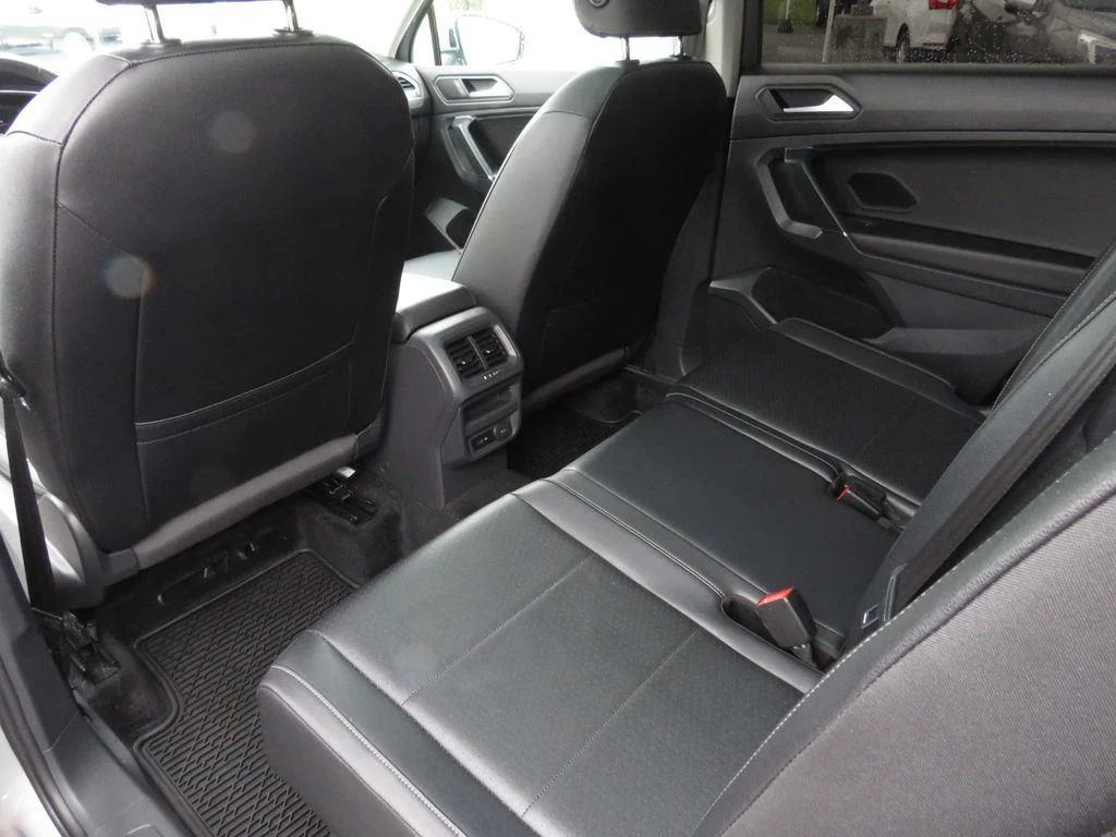Used 2020 Silver Metallic Volkswagen 2.0T SEL image 23
